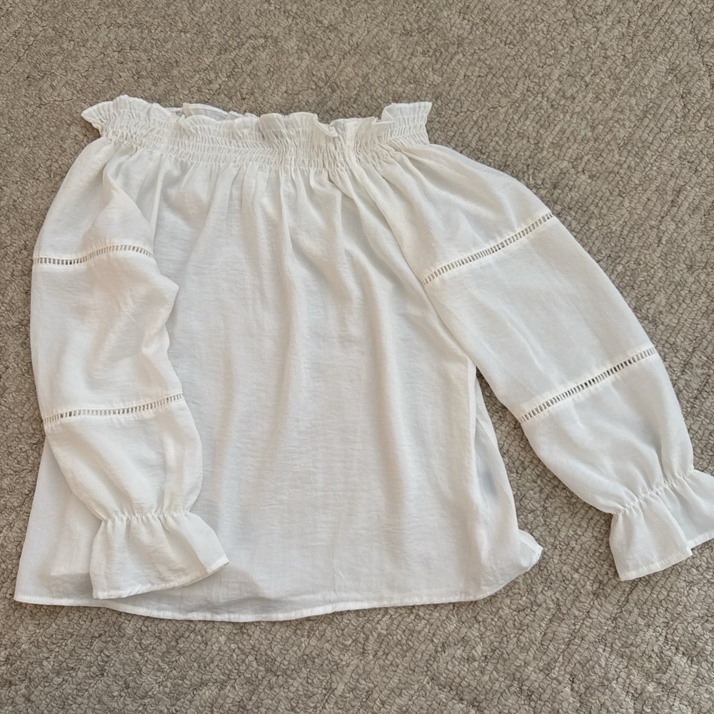 Timing White Blouse with Ruffled Sleeves